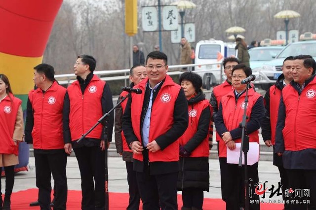 安俊峰參加學(xué)雷鋒活動 安俊峰參加學(xué)雷鋒活動